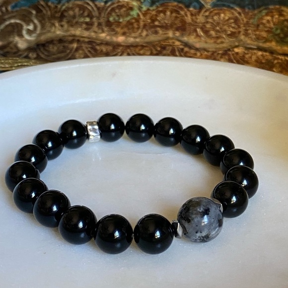 Black tourmaline and merlinite stretch bracelet - Picture 3 of 7
